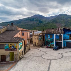 azzinano murales 