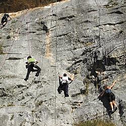 Alpinismo sulla parete di roccia a Roccamorice in Abruzzo nelle Terre Pescaresi 