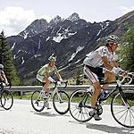 Valles Pass welcomes the bikers on its panoramic roads