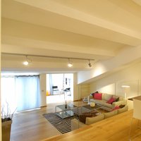 Palazzo signorile Mantova  - Come dare luce ad una mansarda che, per sua natura, ne ha poca? Scegliendo materiali e toni chiari come il bianco dei muri e del soffitto, il vetro, e il Rovere Parkemo in scelta Classic, spazzolato e oliato naturale.