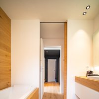 Casa sostenibile nel Canton Grigioni (CH)  - Legno in bagno? E chi dice di no?! La riconferma ce l