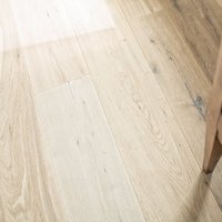 Ristrutturazione Appartamento Verona  - Tradizionale o no, il pavimento in Rovere Mod. Vecchia Toscana Chiaro, in larghezze miste e finitura ad olio di Parkemo non è mai scontato, mai banale bensì sempre attuale..