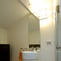 Palazzo signorile Mantova  - Linee essenziali, arredi bagno lineari. Tutto crea ambiente, stile, comfort, per occhi e spirito. In tutto questo il Rovere Parkemo, in scelta Classic, spazzolato e oliato naturale conferisce quell