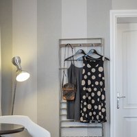 Hotel Grande Italia (I-Chioggia)  - Toni scuri sposati a toni chiari e mélange. Tutto in questo hotel parla di stile e di eleganza, come il Rovere Parkemo in tinta wengè e finitura verniciata. 