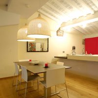 Palazzo signorile Mantova  - La cucina è luogo di convivialità, dove solitamente si ha modo di dare spazio alla creatività. Il Rovere Parkemo, in scelta Classic, spazzolato e oliato naturale regala energia, lasciando le idee libere di volare.