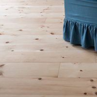 Appartamento Dolomiti Trentine  - Particolare del pavimento in Cirmolo, firmato Parkemo.