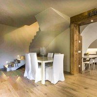 Villa Valle di Fiemme  - Amore, Amore e ancora Amore. Questa casa ne è ricca. Amore per la famiglia, Amore per il vivere quotidiano ma anche per i materiali usati per la realizzazione di questa casa. Tra questi il pavimento in Rovere Mod. Vecchia Toscana Chiaro di Parkemo.