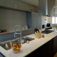 Attico Mantova  - Chi dice che il legno non può essere installato anche in cucina? In questo attico di Mantova i proprietari hanno scelto di pavimentare tutta la casa con il Rovere Parkemo in scelta Classic, spazzolato e oliato... e la combinazione è vincente!
