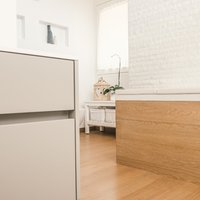 Appartamento Colline Trentine  - Il benessere di un bagno caldo dopo una lunga giornata di lavoro. Un olio essenziale nella vasca, luci soffuse. L