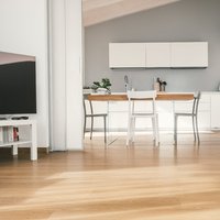 Appartamento Colline Trentine  - Assaporare la tradizione camminando a piedi nudi. Gustare il piacere di un prodotto puro, che regala la sua anima allo sguardo e al contatto. Rovere Parkemo mod. Superthermo Chiaro, spazzolato e oliato naturale a campione per questo living...