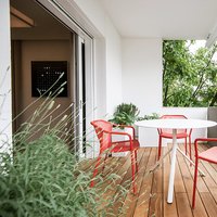 Residenza Bolzano  - Listoni in teak massiccio di Parkemo per il terrazzo di questa residenza di Bolzano. Il prestigio prende forma. 