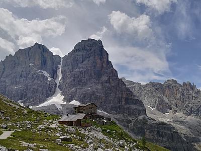Vacanze da sogno a contatto con panorami e rifugi dolomitici in Trentino