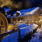 Esperienze ed emozioni Union Hotels Canazei - Vasca esterna calda e Sauna esterna al Cottege hotel Villetta maria loc. Pian trevisan Canazei val di fassa.