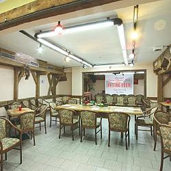 Hotel Dolomiti spazi comuni  - Sala Imperiale, salotto con affreschi e pianoforte, sala meeting, miniclub, skiroom e ampio garage