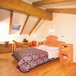 Camere Hotel Villetta Maria Canazei sotto la Marmolada  - Camere Hotel Villetta Maria. In un autentico stile cottage