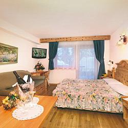 Camere Hotel Villetta Maria Canazei sotto la Marmolada  - Camere Hotel Villetta Maria. In un autentico stile cottage