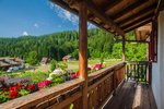 Una vista magnifica dell'ampio balcone della stanza 