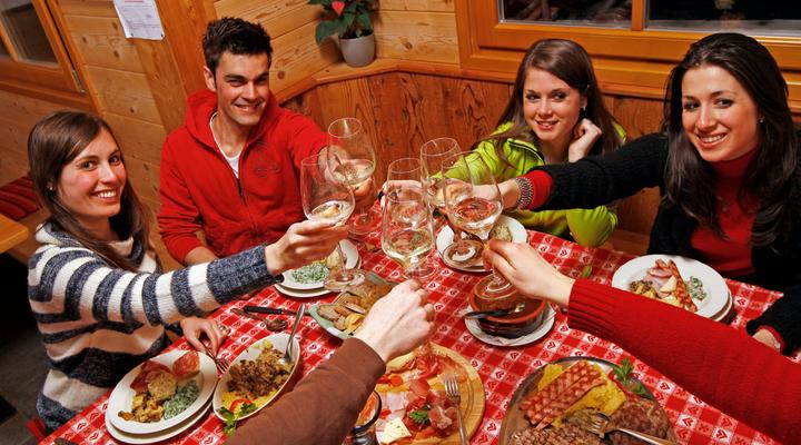 Lunches, dinners, aperitifs in hut, malga, maso, rifugio, agriturismo or at the restaurant in the village